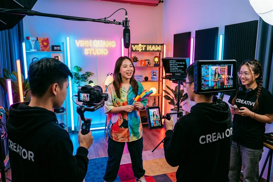 Bí Quyết Sản Xuất Video Ngắn Triệu View Bắt Trend Trên TikTok & Shorts